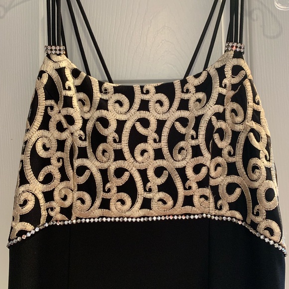 Women’s Lenovia Gown - Picture 2 of 4